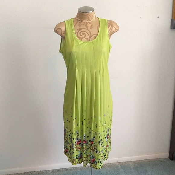 Bright green dress - Picture 1 of 3